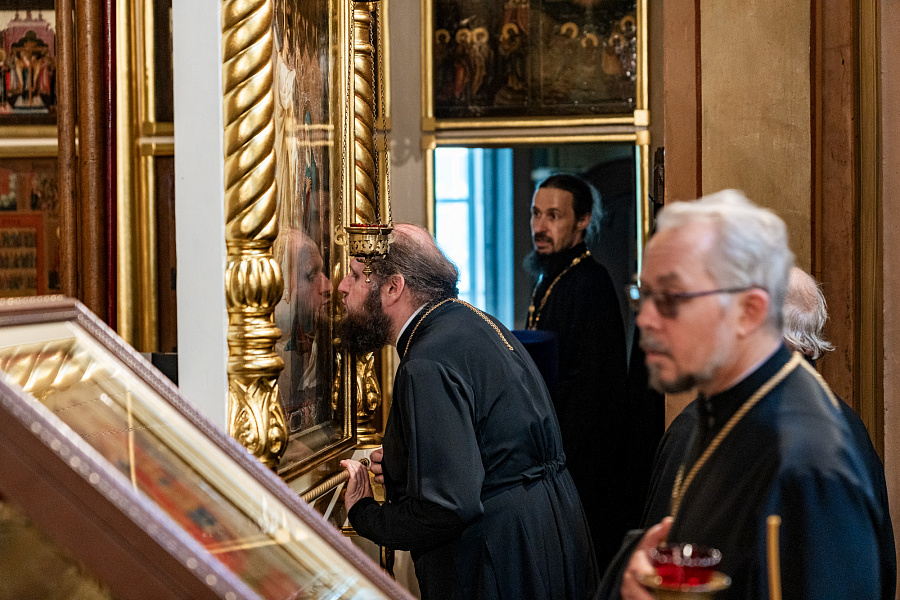 Архиерейское богослужение в Михаило-Архангельском храме села Михайловского г.о. Домодедово